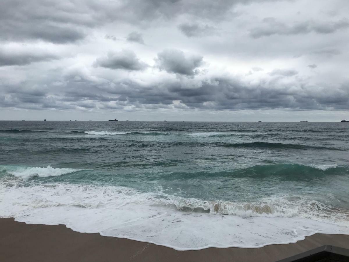 Umhlanga Front 4 Sleeper Apartment *